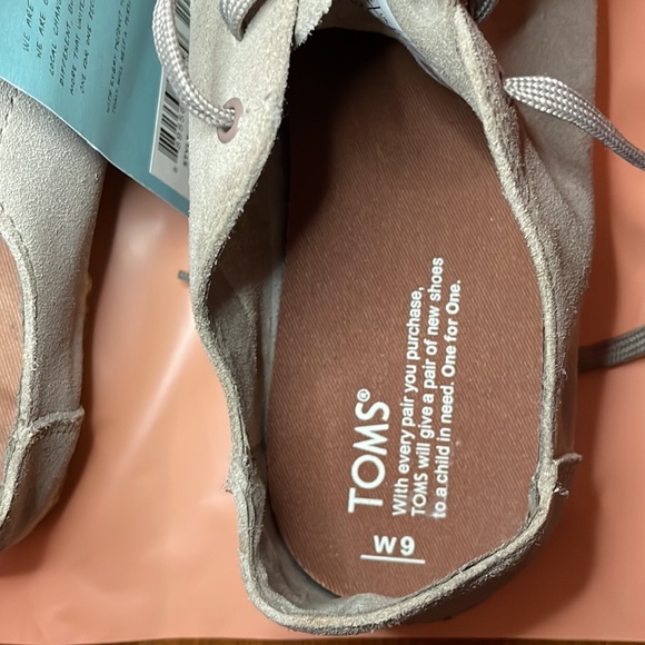 Toms Shoes - Picture 4 of 6